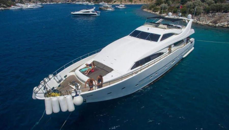 2003 Ferretti Custom Line 94 Satılık Flybridge Motoryat